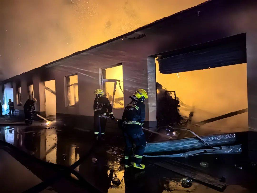 约4000箱白酒火中炸裂<strong></p>
<p>金元虚拟币</strong>，主人痛失60多万！