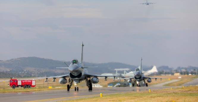 美专家：解放军已手握“王牌”，统一台湾不用动武