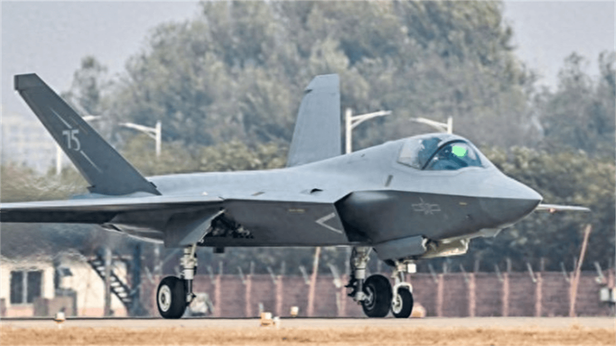 又一款第五代机亮相！机身上印着“75”<strong></p>
<p>炒股虚拟币</strong>，已明确卖给中东国家