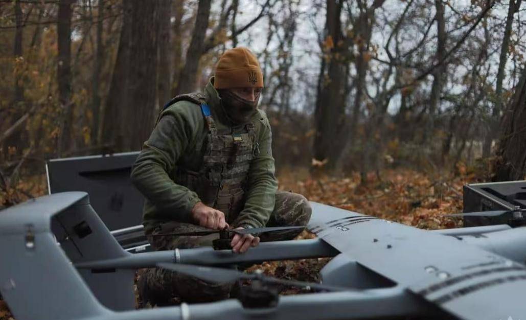 没想到<strong></p>
<p>炒股虚拟币</strong>，泽连斯基是个“狠角色”！深夜号令乌军，对美俄目标开打