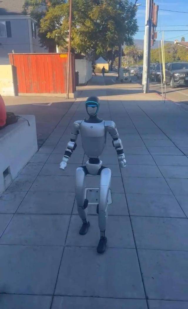 售价10万~65万<strong></p>
<p>手办虚拟币</strong>，销售一空！谁在抢购人形机器人