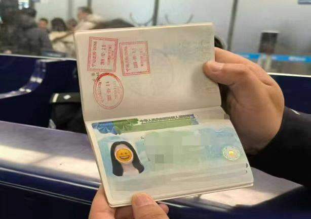 别因“颜值”误大事!用贴纸遮挡护照照片<strong></p>
<p>手办虚拟币</strong>,或被拒绝入境