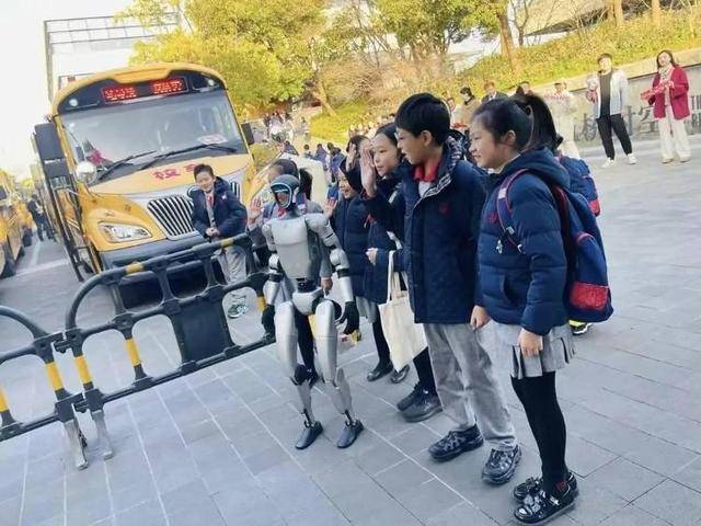 怪不得宇树机器人抢不到！抢到的人已经开始赚钱：租出去<strong></p>
<p>虚拟币代刷</strong>，一天收费5000元至1.5万元