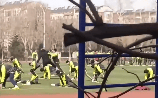 山东一中学老师抽学生耳光<strong></p>
<p>TN虚拟币</strong>，学生还手后双方扭打！教育局：涉事教师已停课