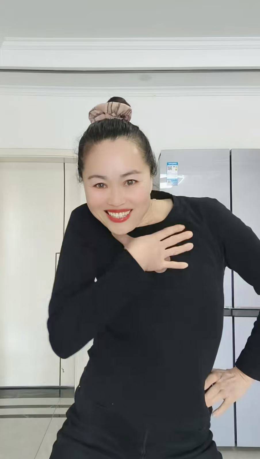 河南52岁阿姨跳“断头舞”走红：一开始是好奇<strong></p>
<p>TN虚拟币</strong>，要技巧才有感觉，真不是特效！