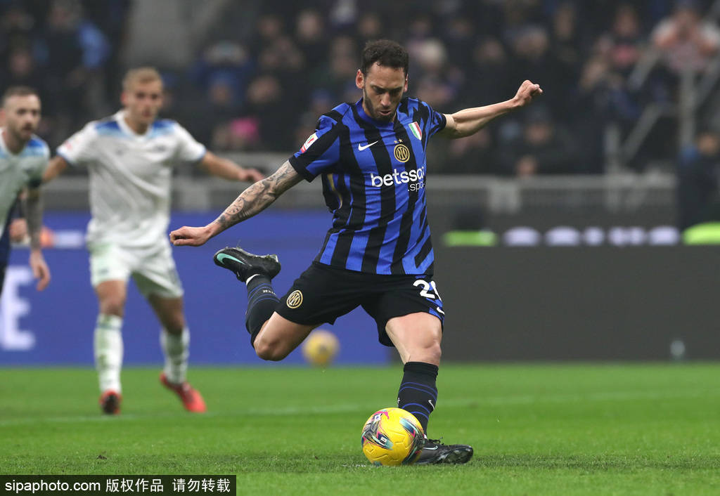 意杯-阿瑙托维奇世界波恰20点射 国米2-0进4强将战米兰