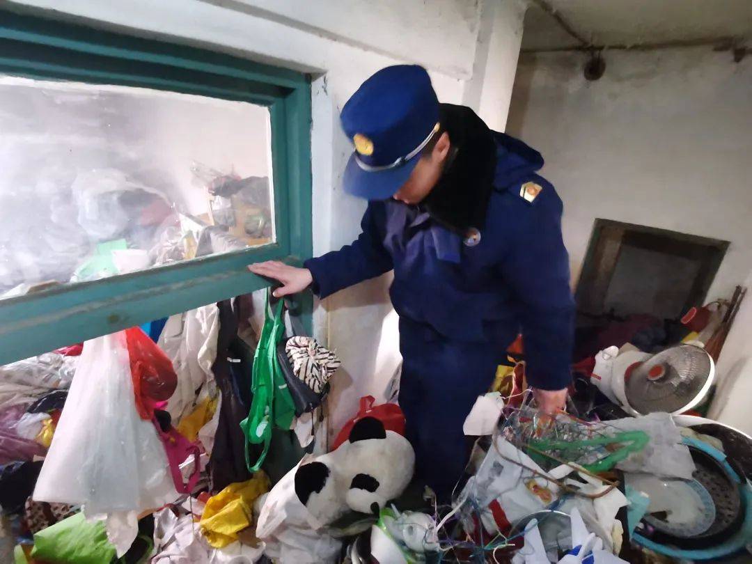 退休金超9000<strong></p>
<p>清远虚拟币</strong>，91岁老人家中却“垃圾成山”！原因心酸