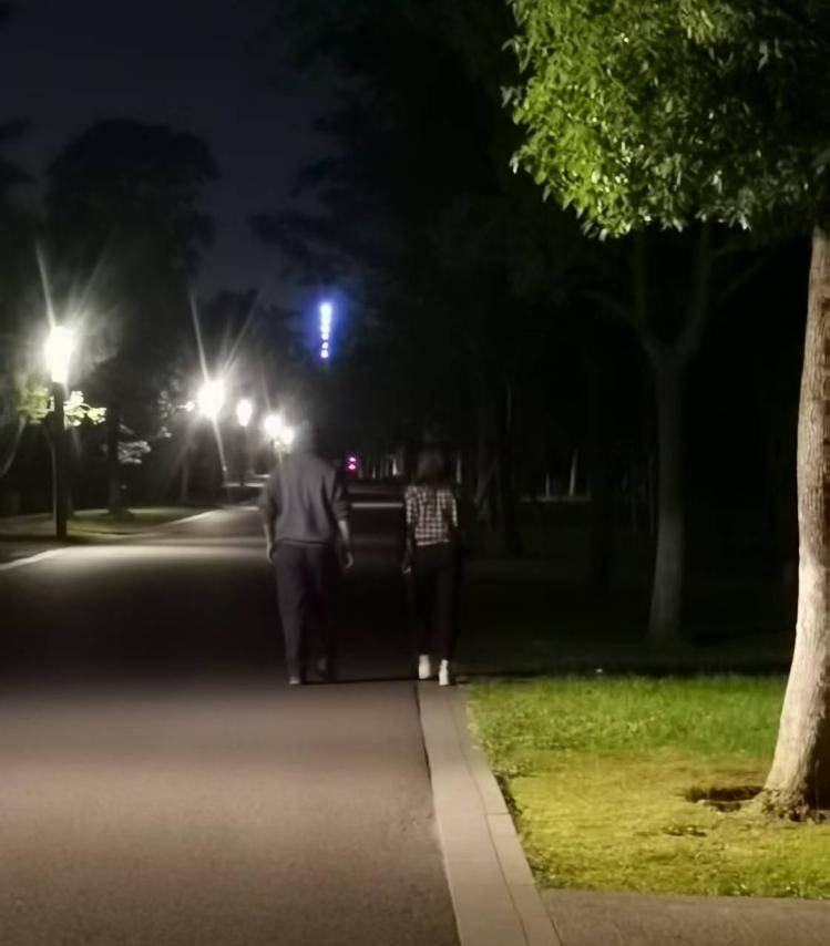 33岁单身女护士公园邂逅58岁已婚教授<strong></p>
<p>清远虚拟币</strong>,怀孕后对方两帆布口袋装400万了断,她再次索要600万被判三缓五