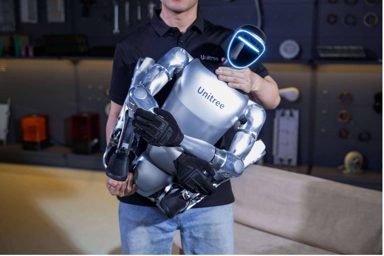 宇树机器人租赁生意爆火，有“黄牛”日租2万元，月入数十万，预定至少提前半月