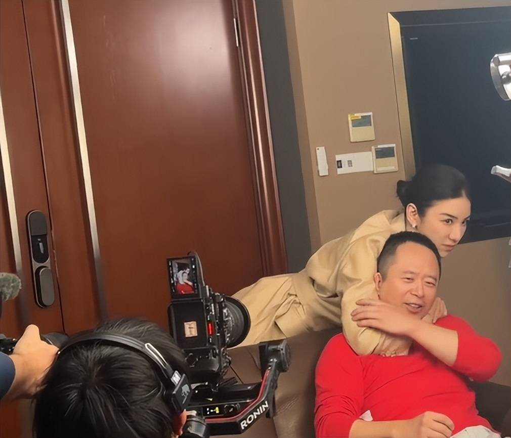 周鸿祎回应参演的短剧辣眼睛:黄奕诱惑<strong></p>
<p>实盘虚拟币</strong>我的剧情是DeepSeek设计的