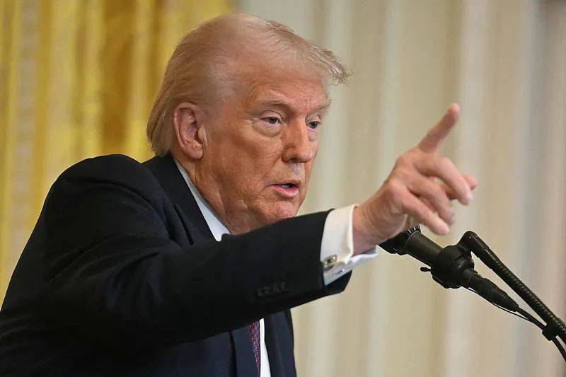 特朗普:对中国再加10%关税<strong></p>
<p>实盘虚拟币</strong>,累计加税20%