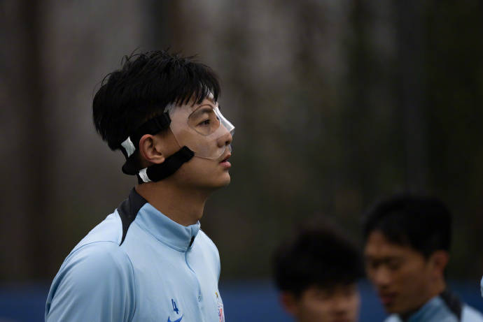 国足怎么办<strong></p>
<p>虚拟币态度</strong>？申花官方确认蒋圣龙骨折 两轮连伤两大中卫