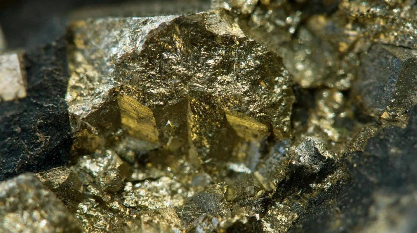 “卖谁都不许卖给中国！”蒙古国把最大铜矿卖给澳洲<strong></p>
<p>虚拟币订阅</strong>，并提出一无理要求