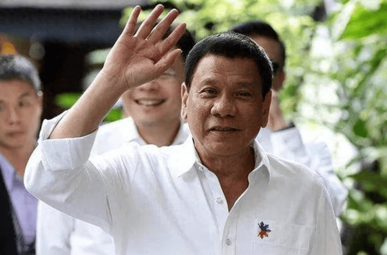 杜特尔特提前收到消息<strong></p>
<p>大连虚拟币</strong>，在马科斯动手逮捕前，火速带女儿飞往中国