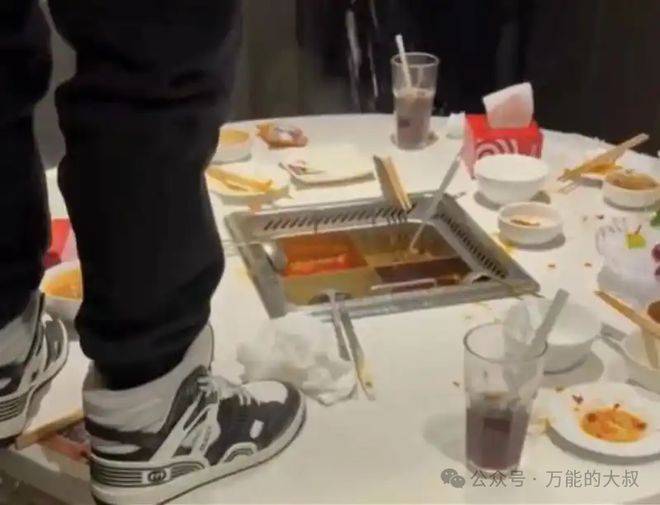 “魔童尿海”大反转<strong></p>
<p>大连虚拟币</strong>！海底捞被抵制错在太“滥情”