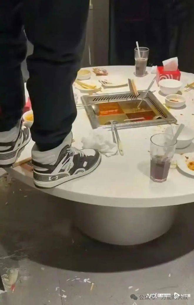 “魔童尿海”大反转<strong></p>
<p>大连虚拟币</strong>！海底捞被抵制错在太“滥情”