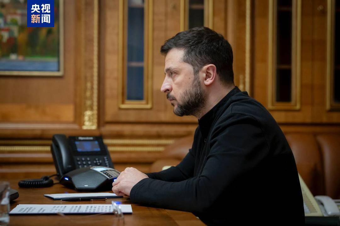 泽连斯基与马克龙通话 讨论对乌安全保障等问题