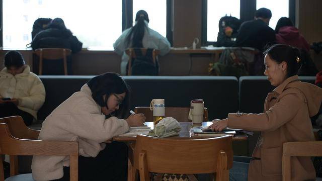 学者余世存：若有人投喂虚假信息<strong></p>
<p>太原虚拟币</strong>，AI可能会制造信息茧房