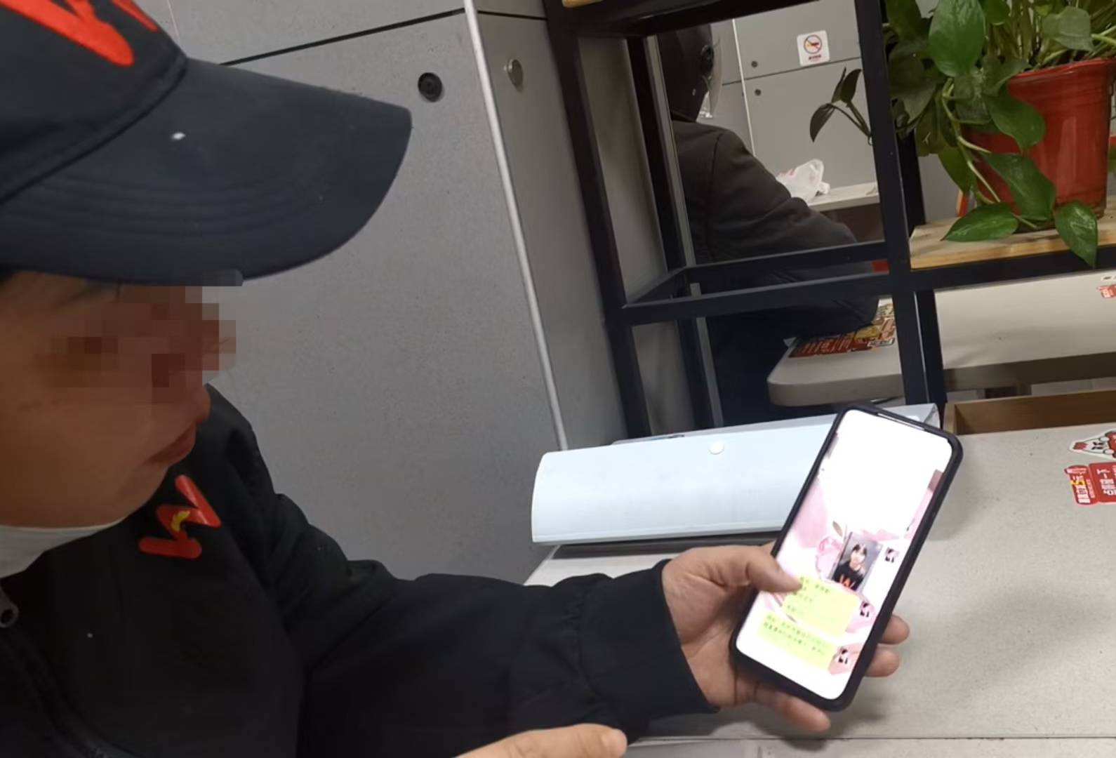 卧底华莱士两家门店:过期食材换签续命<strong></p>
<p>太原虚拟币</strong>,炸油酸价超标易引腹泻