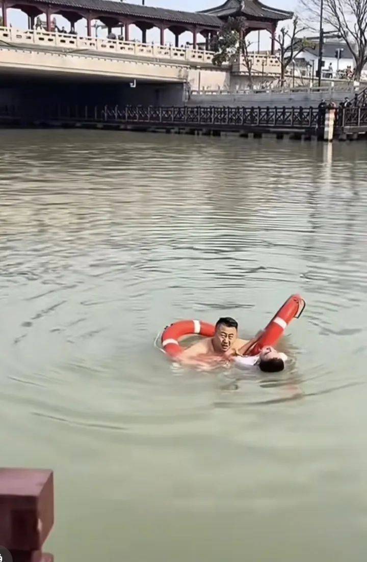 山东大哥到苏州出差<strong></p>
<p>虚拟币理论</strong>，刚下火车20分钟跳河救人