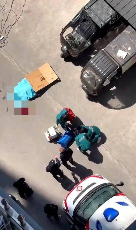 小区高空坠物砸死快递员，四川巴中警方通报：2人被刑拘