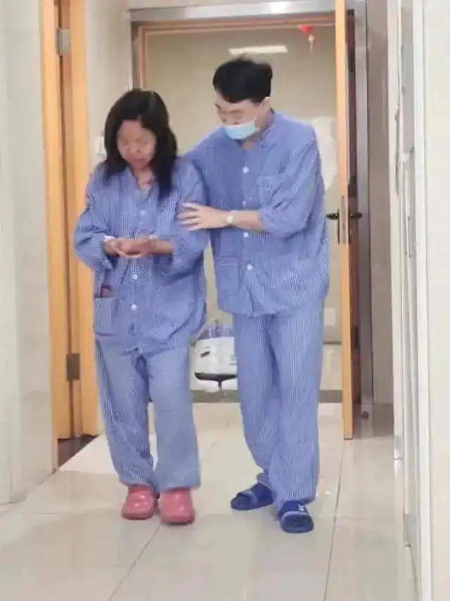 男子割肝救妻10个月后妻子去世:不后悔<strong></p>
<p>虚拟币带队</strong>,我不救她谁救她