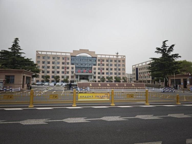 山东一任教31年教师临近退休突遭解聘<strong></p>
<p>虚拟币带队</strong>，学校回应