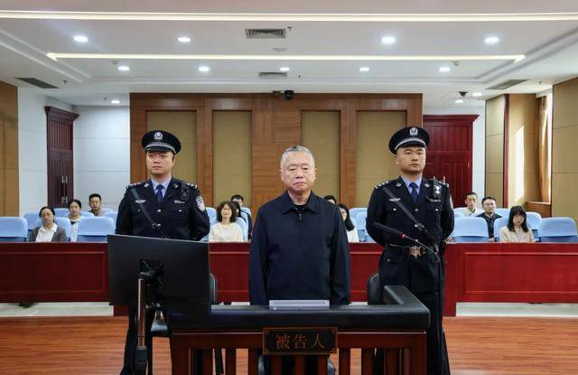 曾任“湄公河惨案”专案组组长的刘跃进受审：被控受贿1.21亿余元，受贿时间跨度近30年