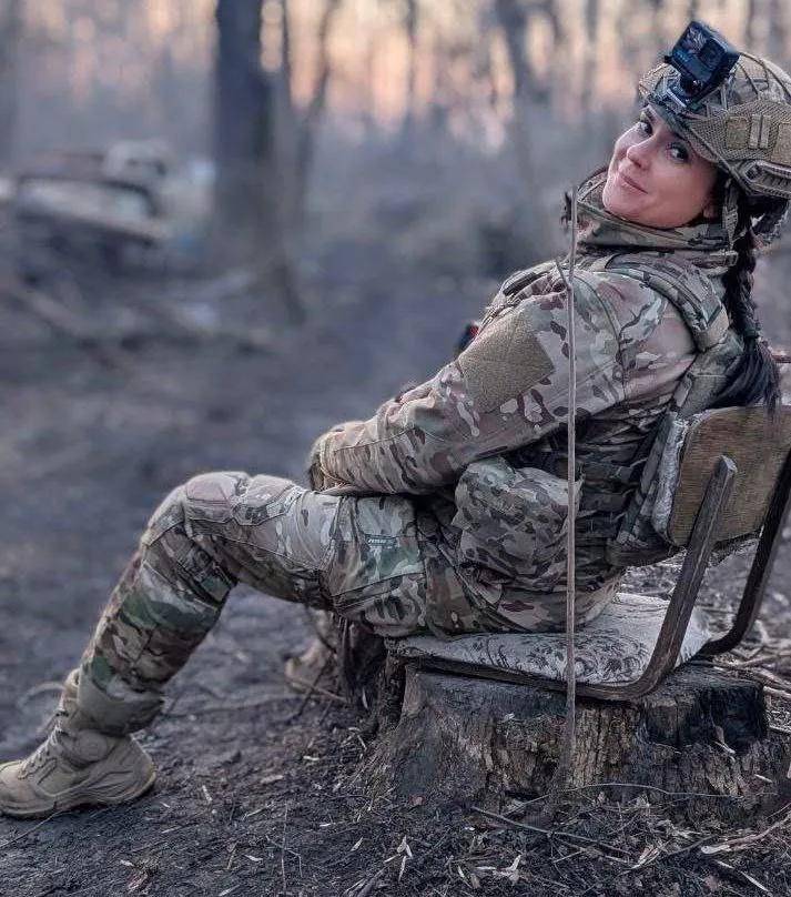 俄罗斯美女记者踩中地雷被炸死<strong></p>
<p>灰度虚拟币</strong>,乌女记者直播被无人机袭击惨叫?