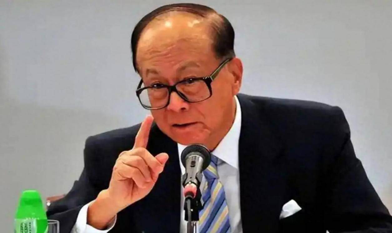 李嘉诚铁了心了？港口或真没法留住了，微妙时刻，黑石高层有动作