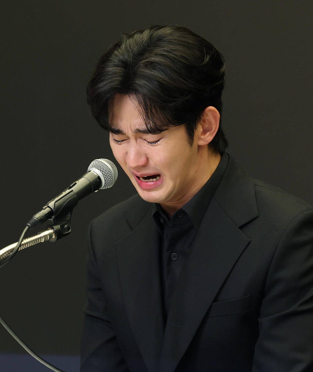 金秀贤为何在记者会上多次喝水<strong></p>
<p>TG虚拟币</strong>，网友请DeepSeek解读