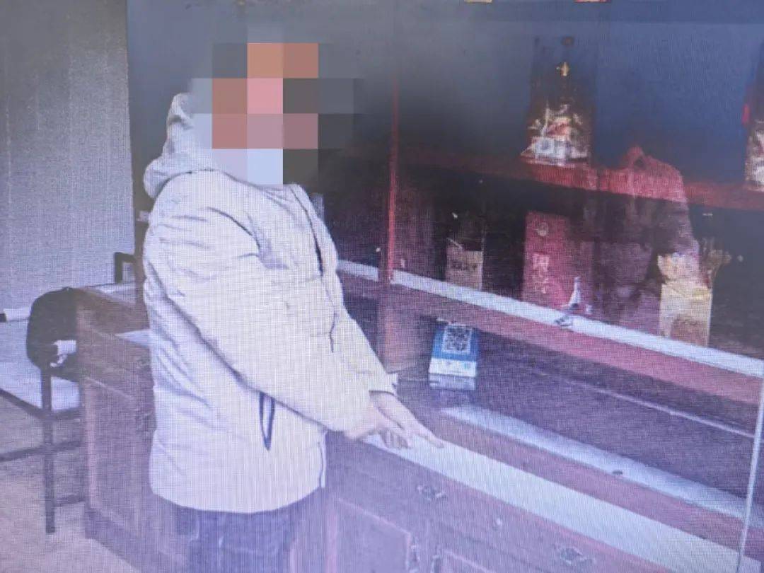 男子偷到假古币怒掷河中<strong></p>
<p>虚拟币破获</strong>，到派出所 “打听风声”自投罗网