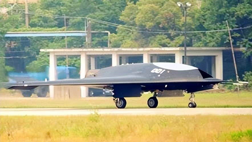 太强了!研发十六年的攻击-11<strong></p>
<p>虚拟币破获</strong>,是为歼-36、歼-20S和076准备的?