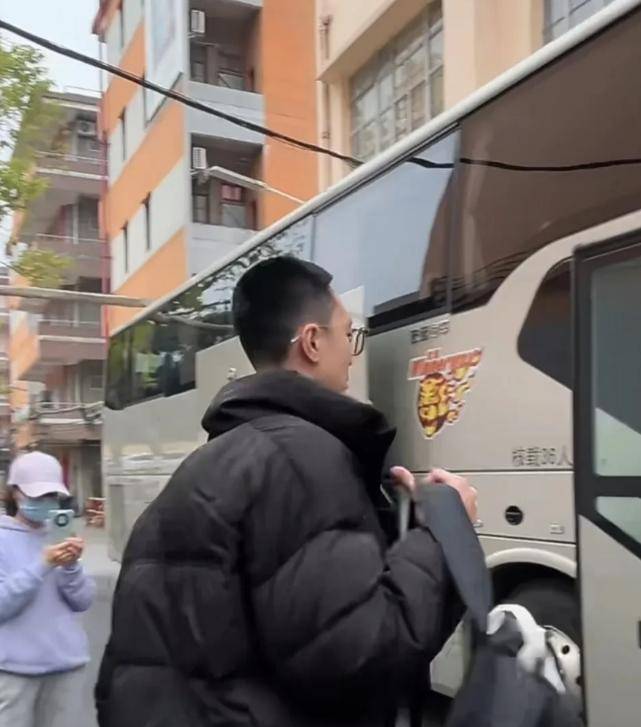 杜锋带13人出征上海!4外援+23兄弟<strong></p>
<p>鹤壁虚拟币</strong>,贝贝获重用