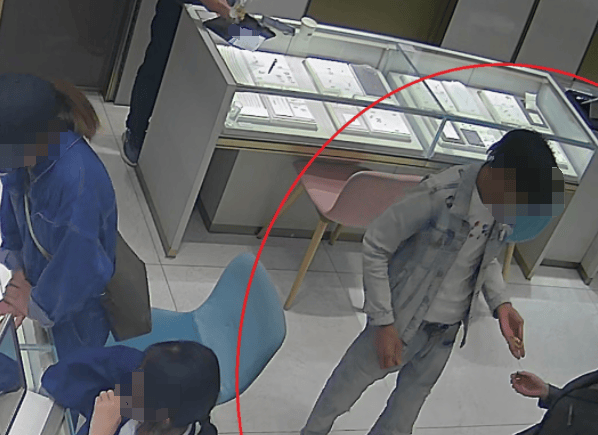 杭州大爷理发金项链不翼而飞<strong></p>
<p>生蛋虚拟币</strong>,金属探测器都用上了,谁偷的?