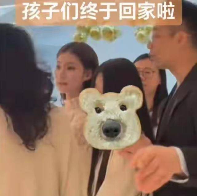 大S儿女回北京<strong></p>
<p>极域虚拟币</strong>,张兰拉着小玥儿逛街,网友夸汪小菲好帅