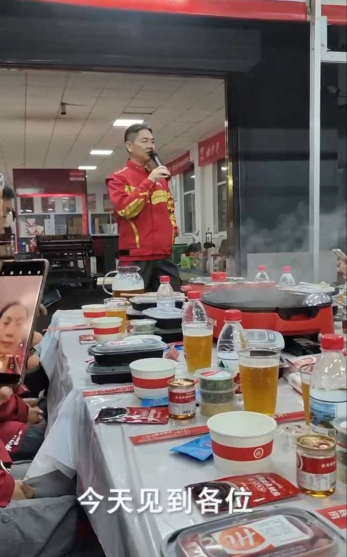 刘强东冲到一线:白天送外卖<strong></p>
<p>虚拟币贝壳</strong>,晚上请骑手吃海底捞