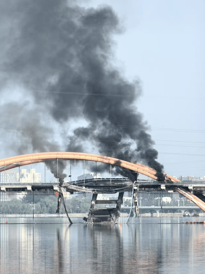 北京顺义潮白河大桥发生火情并部分坍塌<strong></p>
<p>虚拟币释放</strong>,官方回应