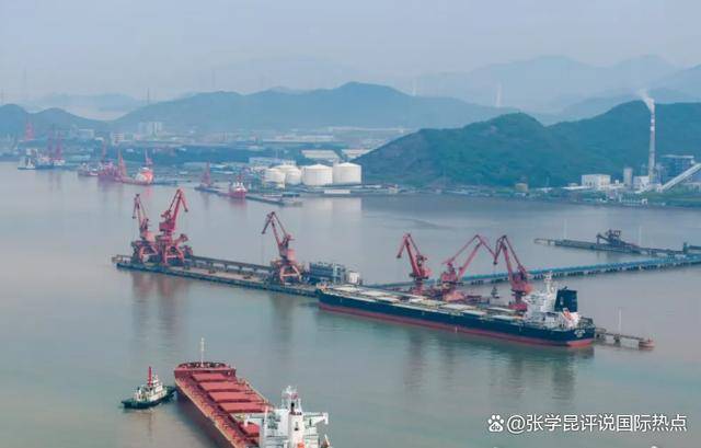 40艘大船停靠中国舟山港<strong></p>
<p>虚拟币爆块</strong>，特朗普不长记性，中国早把后路设计好了