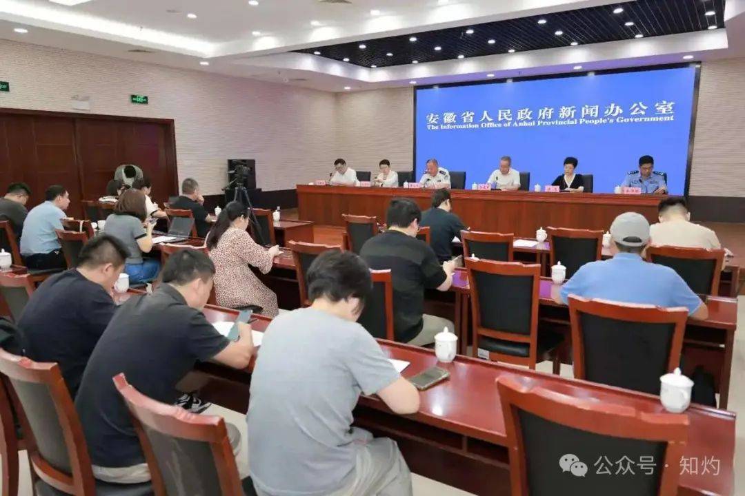 突发<strong></p>
<p>牛玩虚拟币</strong>!安徽省公安厅原副厅长主动投案:曾被“上校军医”实名举报多年……