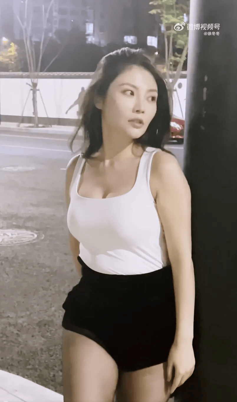 “椰树女神”徐冬冬大方晒照<strong></p>
<p>虚拟币低保</strong>,并配文:我的蝴蝶袖,很丰腴!