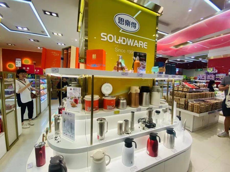 “1800元的出口商品219元拿下”！上海人假期疯狂“捡漏”<strong></p>
<p>虚拟币低保</strong>，这里外贸好东西都卖爆了，新品还将接力上市