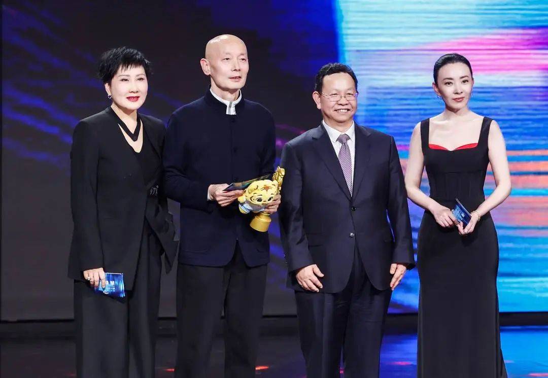 官方正式公布<strong></p>
<p>虚拟币低保</strong>！确认是葛优