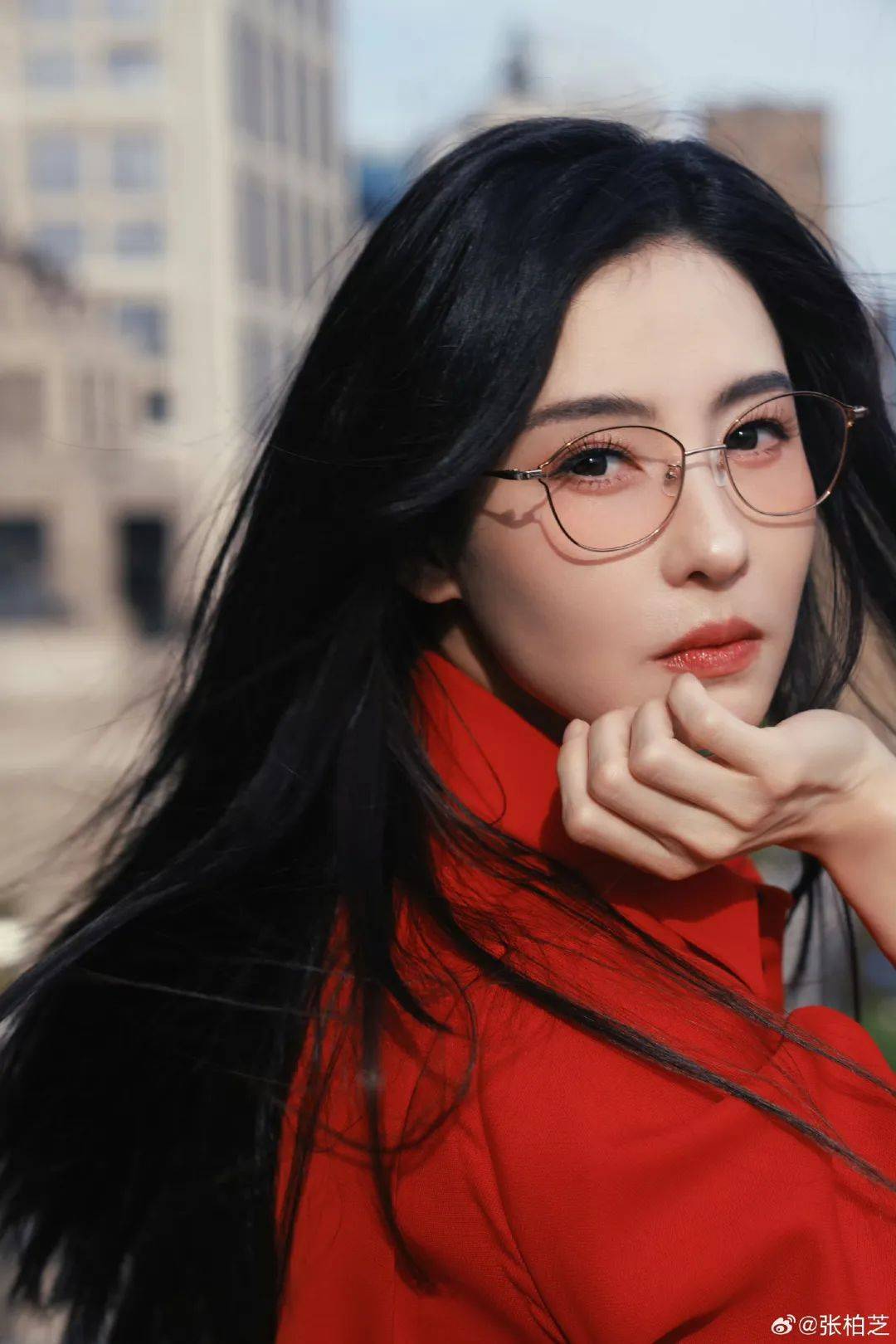 张柏芝身穿豹纹装<strong></p>
<p>玛卡虚拟币</strong>,时隔26年再现我养你名场面!烈焰红唇太抢镜