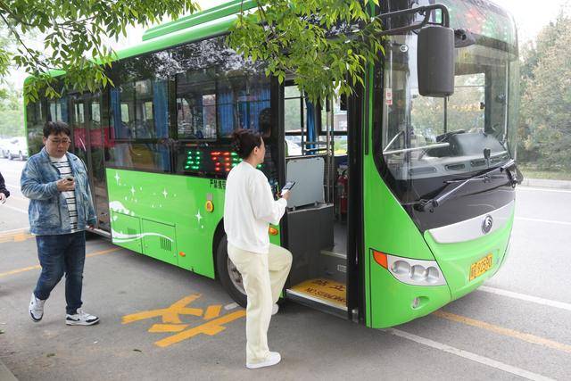 今晨，北京首条外埠进京公交线开通运营