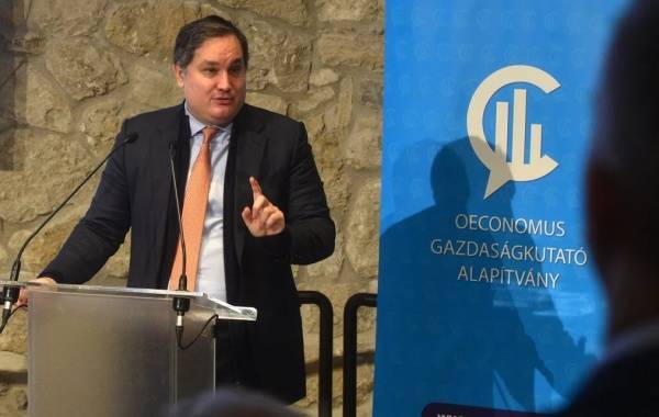 “美国和中国没法比”！一国发出明确信号，特朗普怕要坐不住了？