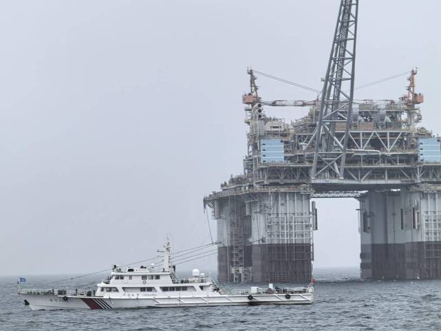 全球首次！“海上巨无霸”在大连安装完成