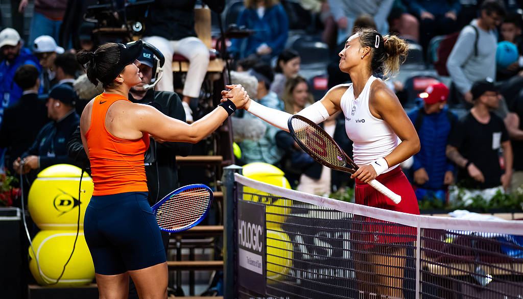 WTA罗马站:郑钦文2-0安德莱斯库晋级八强 将战萨巴伦卡