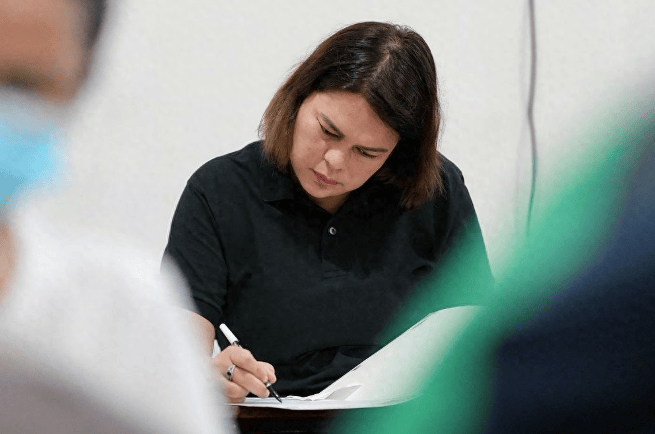 决战已打响<strong></p>
<p>交换虚拟币</strong>,马科斯2员大将倒戈,莎拉也被催辞职,菲国民调变天