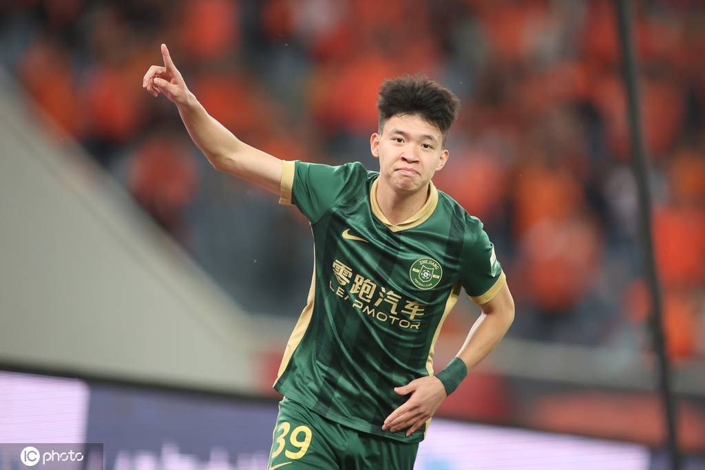 媒体人：王钰栋留洋收入损失谁来弥补 个人决心到底有多大